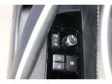 鍵の施錠開錠に合わせてドアミラーが開閉するオート格納機能付きのドアミラー。少し離れた場所からでも見た目で鍵の閉め忘れの確認が出来る便利な機能です。