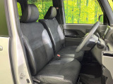 運転席シート廻りは使用感も少なく、良好な状態となっています。前オーナー様が丁寧に使っていたことがよくわかりますね。