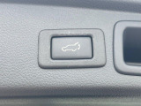 【パワーバックドア】スマートキーや運転席のボタンを押すだけでリアゲートが自動で開閉します!荷物を持っている時や、高い位置にあるバックドアを閉める際に便利な機能です♪