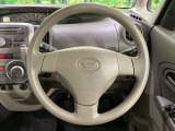 インテリアに合わせたデザインのステアリングは、運転される方のことも考え、運転しやすい形状、大きさです。是非一度、実際に触ってお確かめください。
