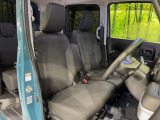 運転席まわりには十分なスペースがあり、大柄な方でもゆったり運転していただける環境です。