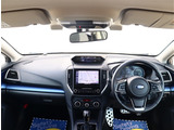 お車選びをお楽しみ頂けるよう、在庫車の展示スペースを十分に確保しております。