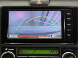 バックでの駐停車時に助かるバックモニター付きです。