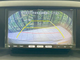 【バックカメラ】駐車時に後方がリアルタイム映像で確認できます。大型商業施設や立体駐車場での駐車時や、夜間のバック時に大活躍!運転スキルに関わらず、今や必須となった装備のひとつです!