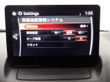 車線逸脱警報システムは、自車が車線から逸脱する可能性があることを知らせるシステムです。自車が車線から逸脱する可能性があると、警報と画面表示で運転者に危険を知らせます。