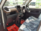 心地が良いシートなので長時間の運転でも快適にお過ごしいただけます。新品のフロアマットのご注文も可能です。掲載箇所以外にご希望の写真がございましたらお気軽にお問い合わせ下さい。