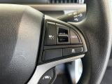 高速道路で便利なクルーズコントロール機能が付いていますよ。 速度を設定するとアクセルを踏まなくても一定の速度で走ることができるので足を休ませる事ができますね。