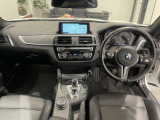 BMWを熟知したメカニックによる、360度の納車前点検。ドイツ本国と同様の教育・訓練を受けたメカニックが徹底的に点検、整備した後にお客様にお引渡しします。