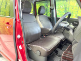 運転席シート廻りは使用感も少なく、良好な状態となっています。丁寧に使われていたことがよくわかりますね。