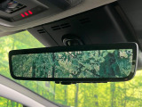 【デジタルインナーミラー】後席の大きな荷物や同乗者で後方が確認しづらい時でも安心!カメラが撮影した車両後方の映像をルームミラー内に表示。クリアな視界で状況の確認が可能です!