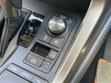 【オートブレーキホールド機能】信号待ちや渋滞、坂道などでの停車時に、ブレーキペダルから足を離しても自動的に停車状態を保持してくれます!