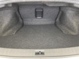 【トランク】積み込みやすくて、たっぷり積める荷室です。シートアレンジできるものは、乗車人数と荷物の量や大きさによってシートを動かすことができるので、より快適なドライブが可能です!