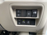 運転席のハンドル右奥側にまとめられたスイッチ群。一目で分かりやすく操作しやすいです。