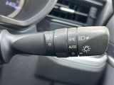 【オートライト(AUTO)】外の明るさをシステムが感知して、自動でヘッドライトが点灯します!ヘッドライトをつけ忘れを防ぐ便利機能です。