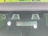 【スズキ セーフティサポート】走行中に前方の車両等を認識し、衝突しそうな時は警報とブレーキで衝突回避と被害軽減をアシスト。より安全にドライブをお楽しみいただけます。