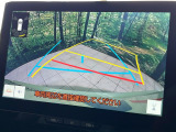 【バックカメラ】駐車時に後方がリアルタイム映像で確認できます。大型商業施設や立体駐車場での駐車時や、夜間のバック時に大活躍!運転スキルに関わらず、今や必須となった装備のひとつです!