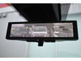 インテリジェントルームミラー搭載で、車の後方に設置されたカメラ映像を映し出してシートバックやヘッドレスト、同乗者に視界が遮られることがなく視認性が非常に良いです