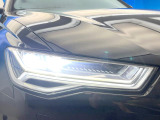 ●LEDハイビームが多数独立で存在し、ハイビーム時に対向車や前方を走る車の部分をロービームに切り替えが可能!!シーケンシャルウインカーも装備!!