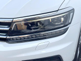 ●LEDヘッドライト:夜間走行時も良好な視界を確保し安心して運転できる高輝度LEDヘッドライトを装備!点灯速度が早く、消費電力も抑えられています。