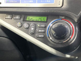 【オートエアコン】一度お好みの温度に設定すれば、車内の温度を検知し風量や温度を自動で調整。暑い…寒い…と何度もスイッチ操作をする必要はありません。快適な車内空間には必須の機能ですね♪