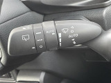 【オートワイパー(AUTO)】雨が降り出した時に、雨滴検出用センサー(レインセンサー)が雨滴を感知すると、自動でワイパーが動作します。