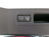 パワーバックドア機能付きです。高さや重さでバックドアの開閉って意外と大変ですが、電動で楽々です!