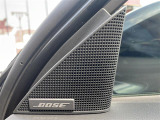 【BOSE(プレミアムサウンド)】マツダでお出かけの際には、ぜひ素敵な音楽体験を。ありふれた一日にも特別な体験を!ドライブの時間を上質な音楽でお楽しみいただけるサウンドシステムが搭載されています。