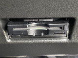 【ETC】有料道路を利用する際に料金所で停止することなく通過できる、ETC車載器(ノンストップ自動料金収受システム機器)が装備されています。セットアップを行うことで利用可能になります。
