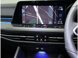 VW純正インフォティメントシステム「DiscoverPro」大変使いやすいタッチパネル型ナビゲーションでETC2.0とエンブレム内蔵バックカメラが付いています。