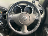 インテリアに合わせたデザインのステアリングは、運転される方のことも考え、運転しやすい形状、大きさです。是非一度、実際に触ってお確かめください。