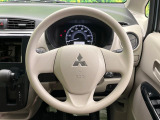 インテリアに合わせたデザインのステアリングは、運転される方のことも考え、運転しやすい形状、大きさです。是非一度、実際に触ってお確かめください。