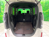 積み下ろしのしやすいデッキにはたっぷりと荷物を積み込んでいただけます。遊びから仕事まで、様々なシーンで頼れます♪
