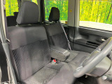 運転席まわりには十分なスペースがあり、大柄な方でもゆったり運転していただける環境です。