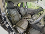 運転席まわりには十分なスペースがあり、大柄な方でもゆったり運転していただける環境です。