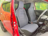 運転席シート廻りは使用感も少なく、良好な状態となっています。前オーナー様が丁寧に使っていたことがよくわかりますね。