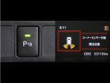 コーナーセンサーを車の前後に装備。障害物までの距離に応じて警告音を変えてお知らせ。縦列駐車時や駐車場・車庫などでの取り回しをサポートします。詳細は販売店スタッフまでおたずねください。