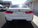 BMW正規販売店のお車は、全てのお車にBMW認定中古車保証書が発行されます。保証約款もございますので、保証内容が明確でございます。お客様にご安心してお乗り頂けますよう、全力でお客様をサポート致します。