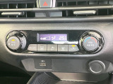 【オートエアコン】一度お好みの温度に設定すれば、車内の温度を検知し風量や温度を自動で調整。暑い…寒い…と何度もスイッチ操作をする必要はありません。快適な車内空間には必須の機能ですね♪