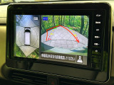 【アラウンドビューモニター】専用のカメラにより、上から見下ろしたような視点で360度クルマの周囲を確認することができます☆死角部分も確認しやすく、狭い場所での切り返しや駐車もスムーズに行えます。