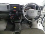 見通しのよいすっきりとした視界で、誰でも運転しやすいです。運転のしやすさは疲れにくさにも繋がりますよ♪