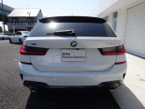 BMW正規販売店のお車は、全てのお車にBMW認定中古車保証書が発行されます。保証約款もございますので、保証内容が明確でございます。お客様にご安心してお乗り頂けますよう、全力でお客様をサポート致します。