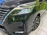 【LEDヘッドライト】悪天候や夜間走行時も良好な視界を確保し安心して運転できる高輝度LEDヘッドライトを装備!点灯速度が早く、消費電力も抑えられています。