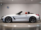 【拘りのFR】BMWが多く採用するFR車。ダイレクトでスポーティな加速感・シャープなハンドリングを実現。縦置きエンジンレイアウトにより、フラットで上質な乗り味です。
