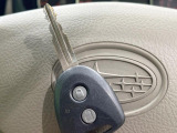 【キーレス】少し離れた場所からでもボタン一つでドアの開錠・施錠ができるのでとっても便利!ドアの鍵穴周りに傷をつけることもありません♪