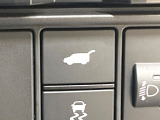 【パワーバックドア】スマートキーや運転席のボタンを押すだけでリアゲートが自動で開閉します!荷物を持っている時や、高い位置にあるバックドアを閉める際に便利な機能です♪