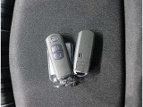 スマートキー2個付きです。