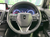 【純正革巻きステアリング】上質な革を使用することで、手にしっかり馴染みとても運転しやすいハンドルです♪