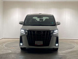 明るいLEDライトで、暗い夜道の運転も快適に。
