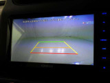 バックモニターも装備しております。バックギアに入れるとナビ画面に車の後方が映し出されます。これで後方確認も安心!