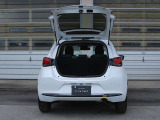 コンパクトなボディながら、定員乗車時でも十分な容量を確保。日常の業務に必要な荷物をしっかりと積載でき、使い勝手の良さを実感いただけます。